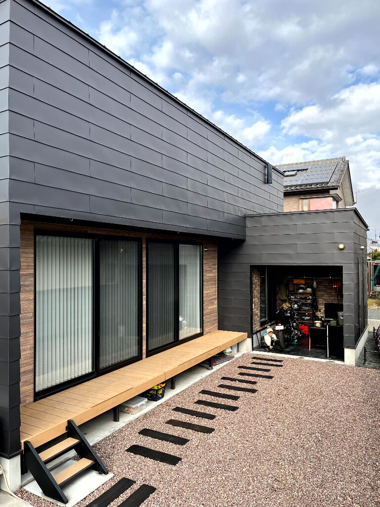 バイクガレージ - de-LIFE | デザイン住宅の株式会社ぶすじま建設