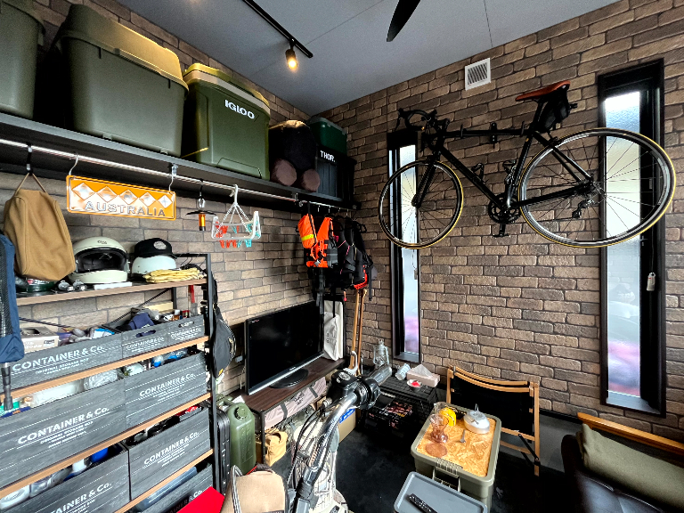 バイクガレージ - de-LIFE | デザイン住宅の株式会社ぶすじま建設