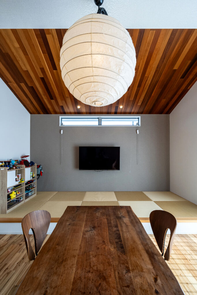 ｶﾞﾙﾊﾞﾘｳﾑの波板とホワイトの家 | デザイン住宅の株式会社ぶすじま建設