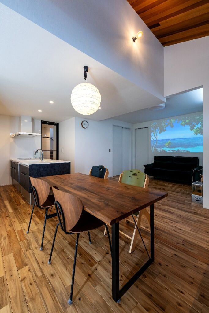 ｶﾞﾙﾊﾞﾘｳﾑの波板とホワイトの家 | デザイン住宅の株式会社ぶすじま建設