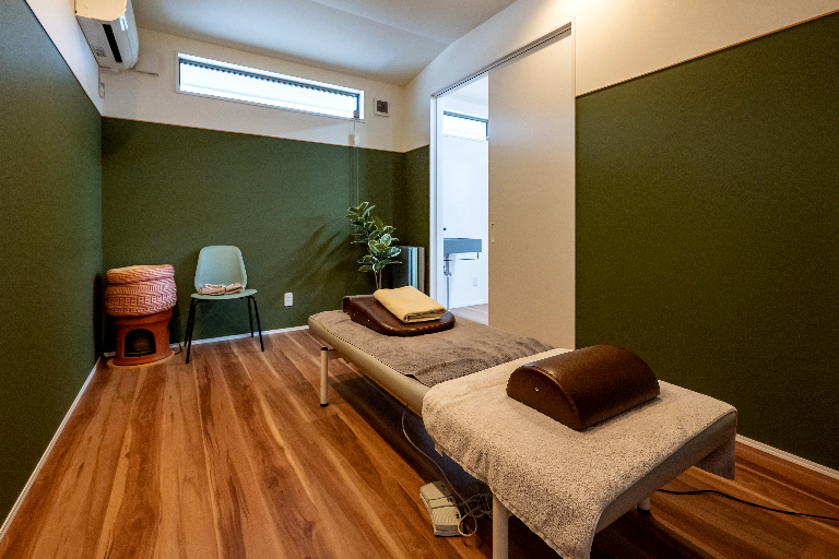 ｶﾞﾙﾊﾞﾘｳﾑの波板とホワイトの家 | デザイン住宅の株式会社ぶすじま建設