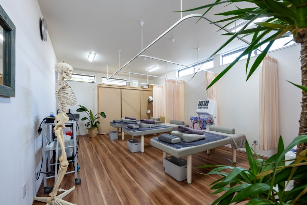 ｶﾞﾙﾊﾞﾘｳﾑの波板とホワイトの家 | デザイン住宅の株式会社ぶすじま建設